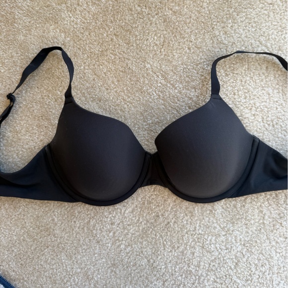SKIMS Black T Shirt Bra - Picture 4 of 7